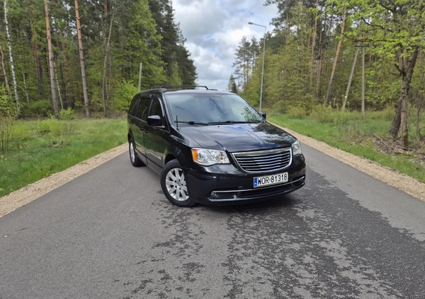 Chrysler Town &amp; Country cena 49900 przebieg: 230000, rok produkcji 2016 z Koniecpol małe 562